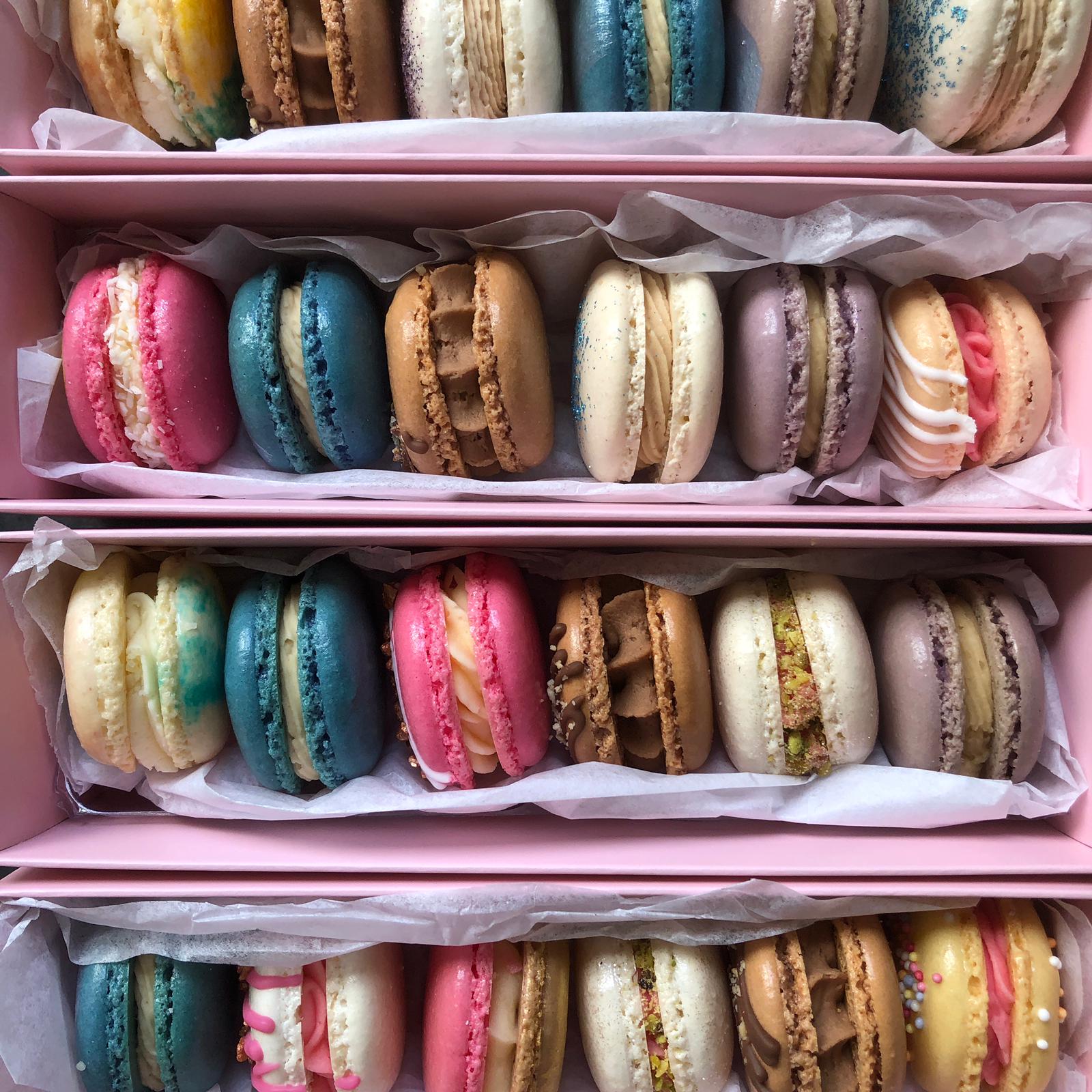 Box of 6 mixed macarons from our collections